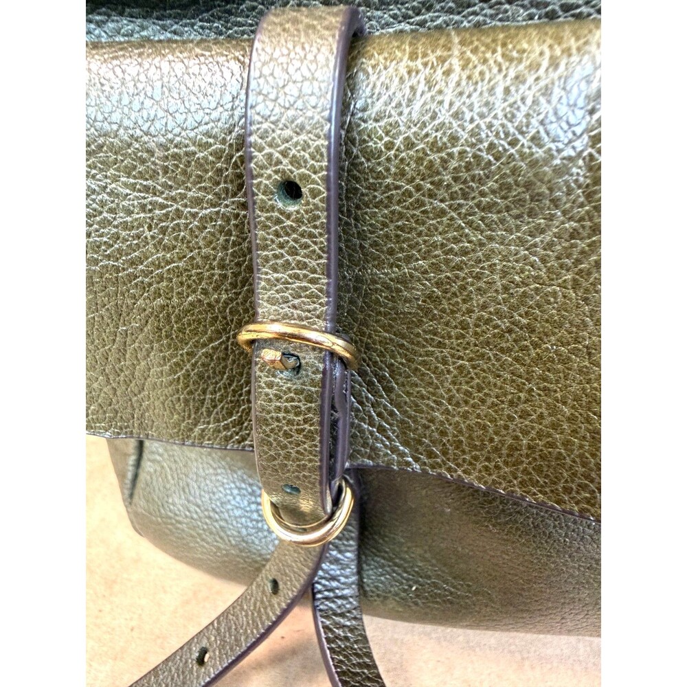 Banana Republic Vintage Camera Crossbody Bag in Dark Olive Green #404499 - Picture 8 of 16